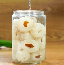 Whole lychees soaked in sugar